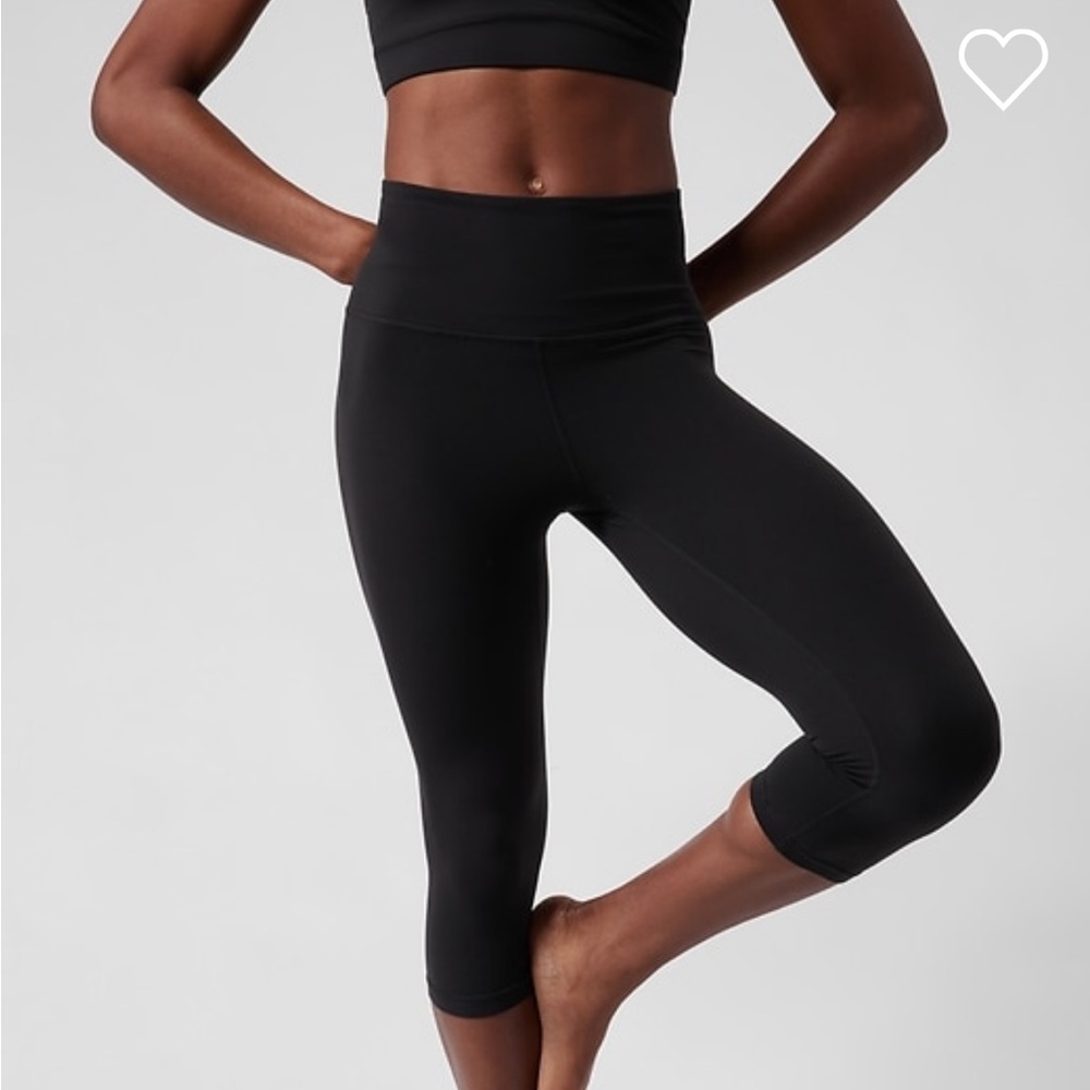 Athleta NWT Ultra High Rise Elation Capri in black size XXS